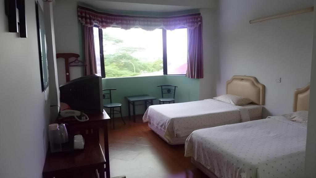 Hotel Hung Hung Kuching Extérieur photo
